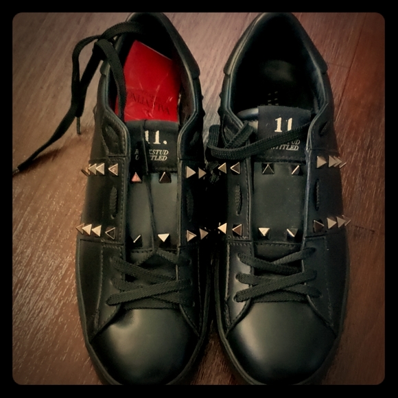 Sneakers - Picture 1 of 6